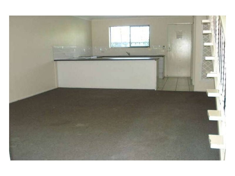 2/11 Frank Street, Labrador QLD 4215