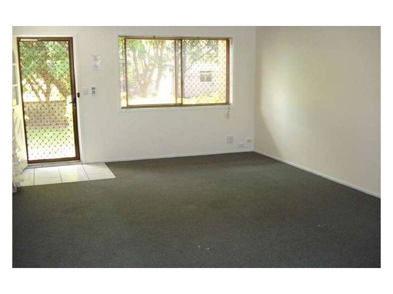 2/11 Frank Street, Labrador QLD 4215