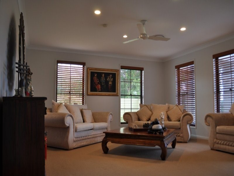 5 Orpington Court, Arundel QLD 4214