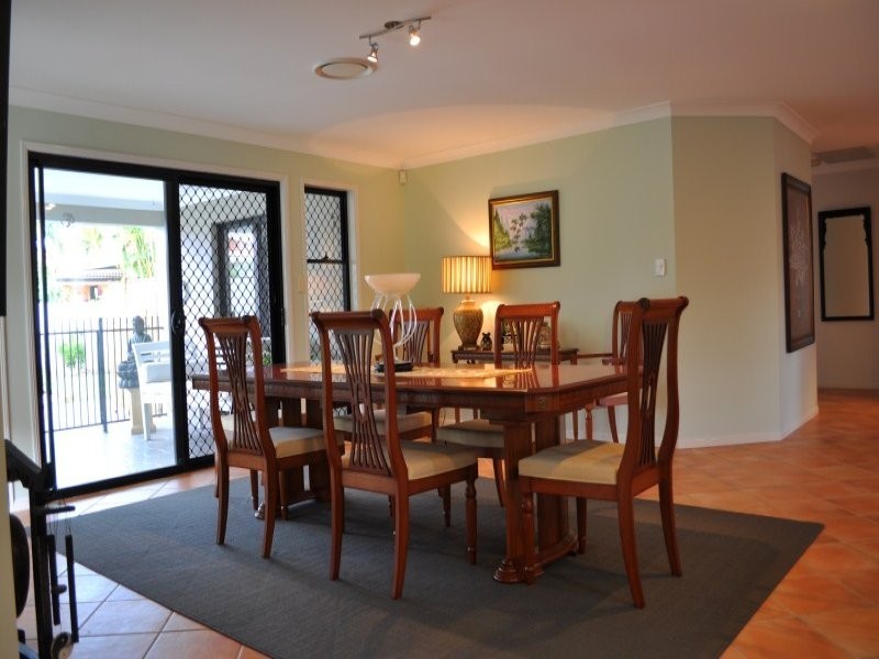 5 Orpington Court, Arundel QLD 4214