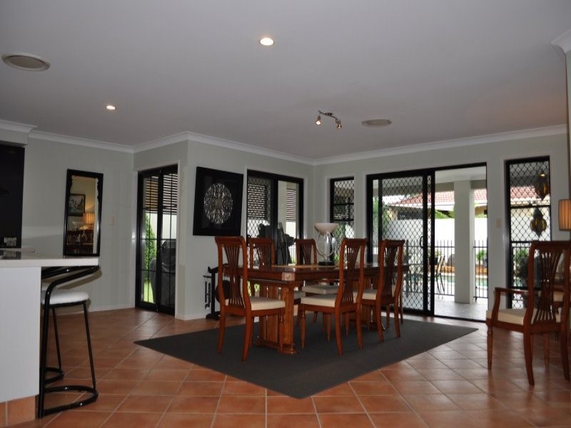 5 Orpington Court, Arundel QLD 4214