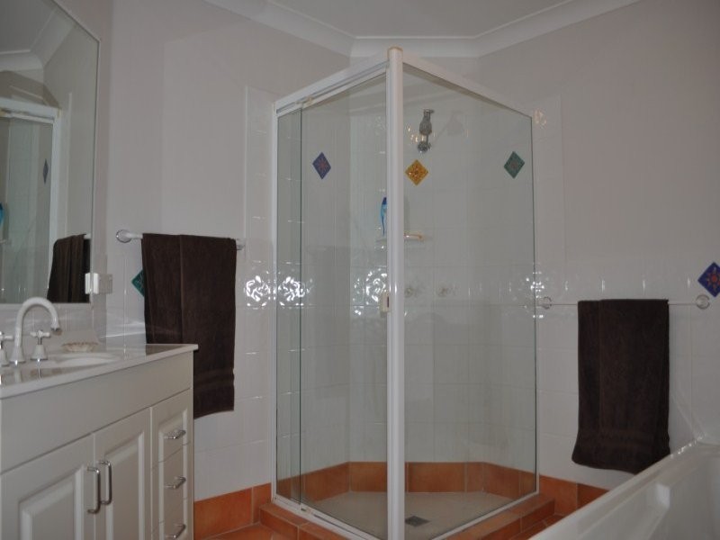 5 Orpington Court, Arundel QLD 4214