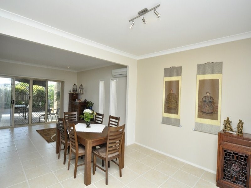 8 Savannah Avenue, Oxenford QLD 4210