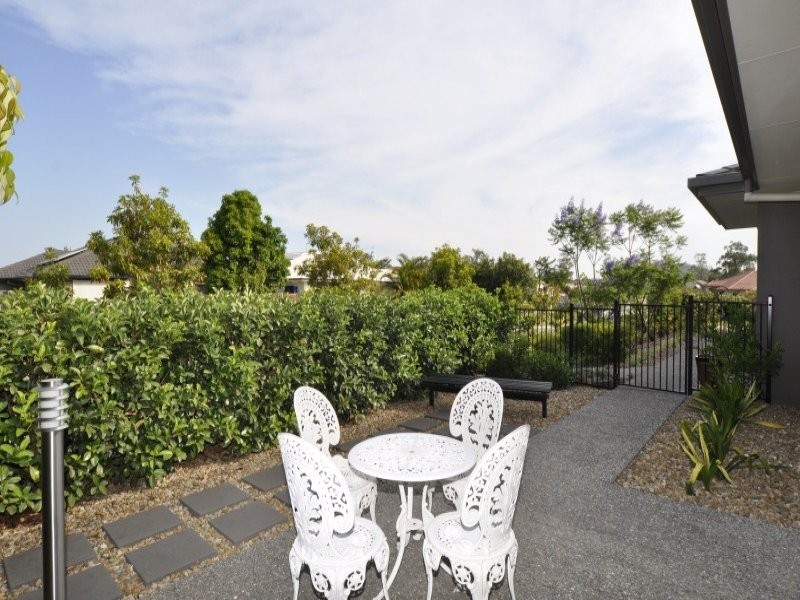 8 Savannah Avenue, Oxenford QLD 4210