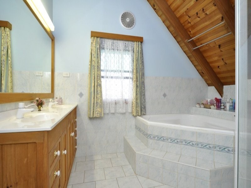 3 Emerson Way, Oxenford QLD 4210