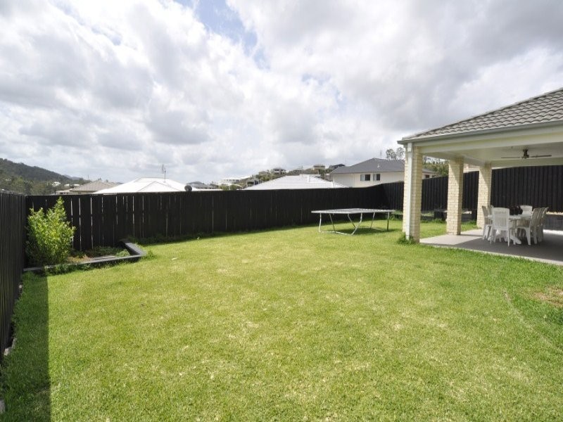 92 Wunburra Circle, Pacific Pines QLD 4211