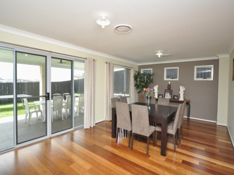 92 Wunburra Circle, Pacific Pines QLD 4211