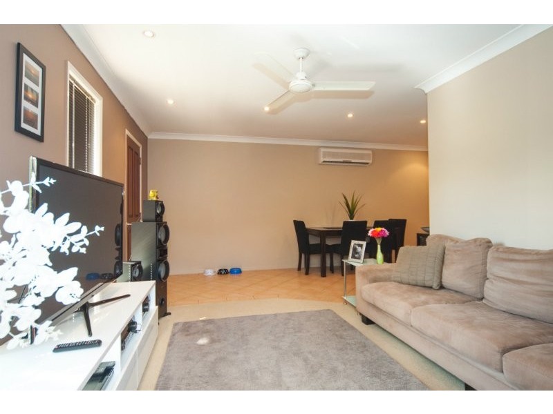 2/22 Crystal Reef Drive, Coombabah QLD 4216