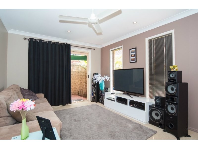 2/22 Crystal Reef Drive, Coombabah QLD 4216