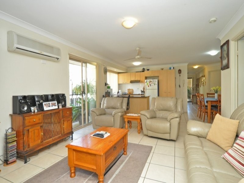 27/2 Bos Drive, Coomera QLD 4209