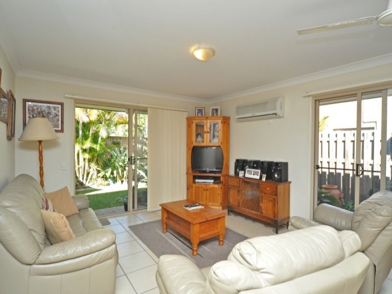 27/2 Bos Drive, Coomera QLD 4209