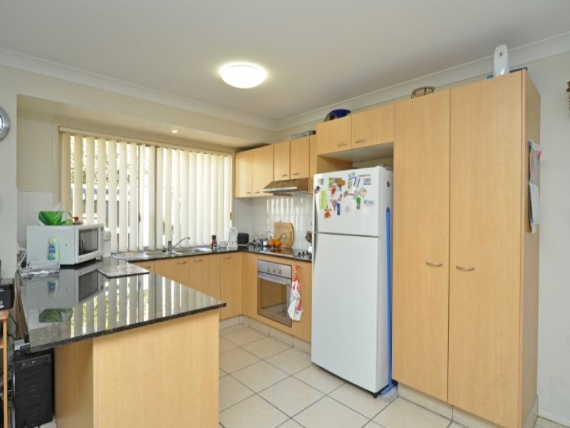 27/2 Bos Drive, Coomera QLD 4209