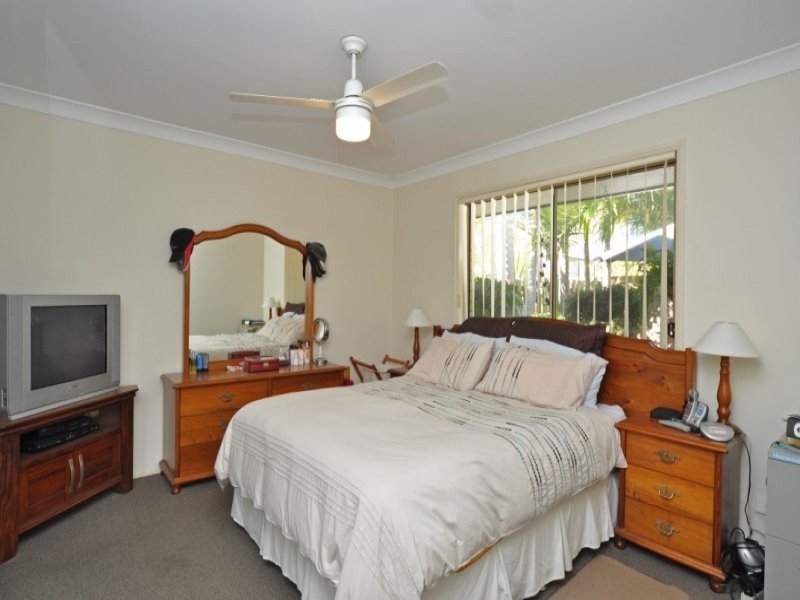 27/2 Bos Drive, Coomera QLD 4209