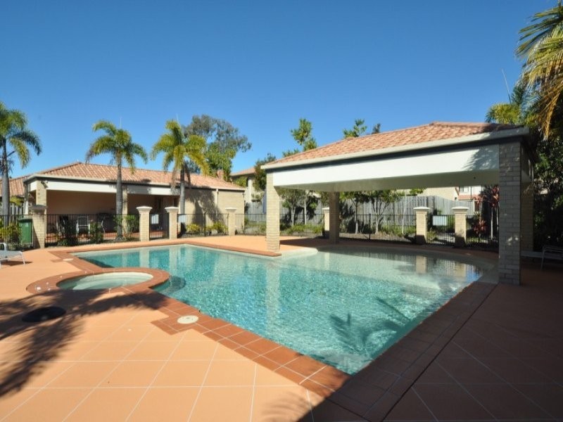 27/2 Bos Drive, Coomera QLD 4209