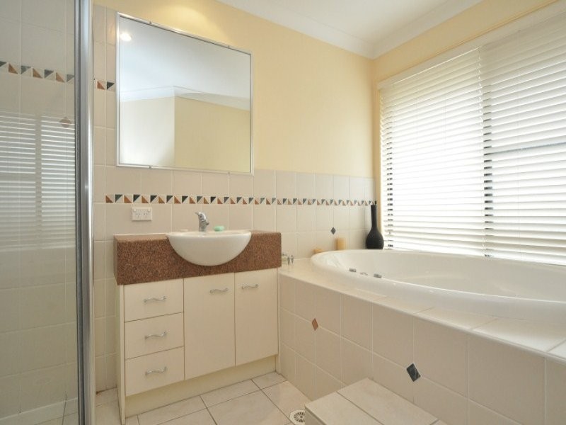 4 Farrer Court, Upper Coomera QLD 4209