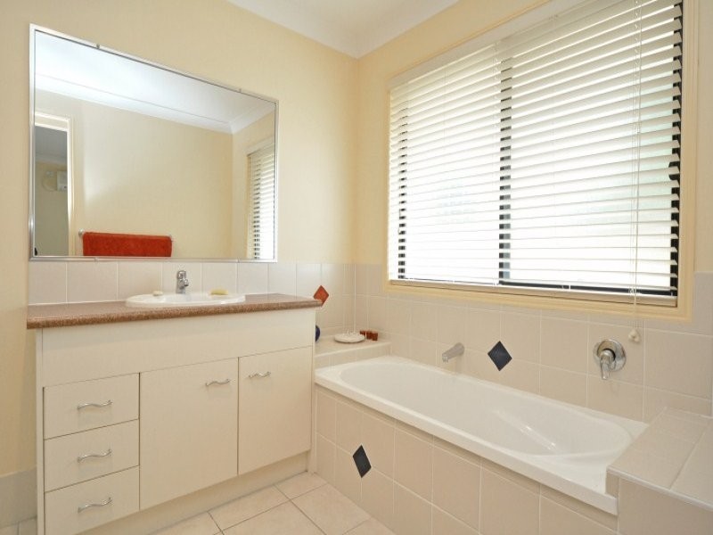 4 Farrer Court, Upper Coomera QLD 4209