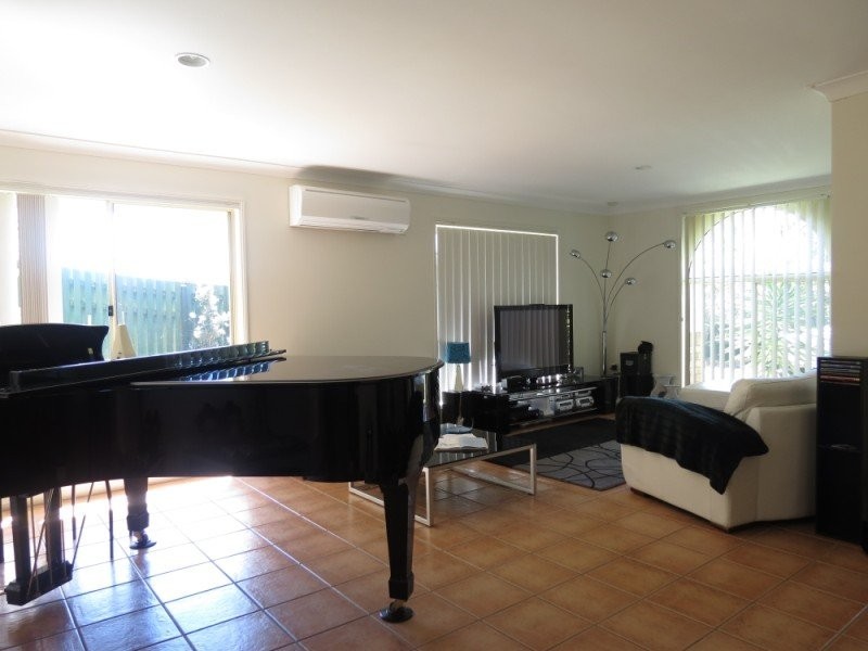 5 Dorchester Court, Oxenford QLD 4210