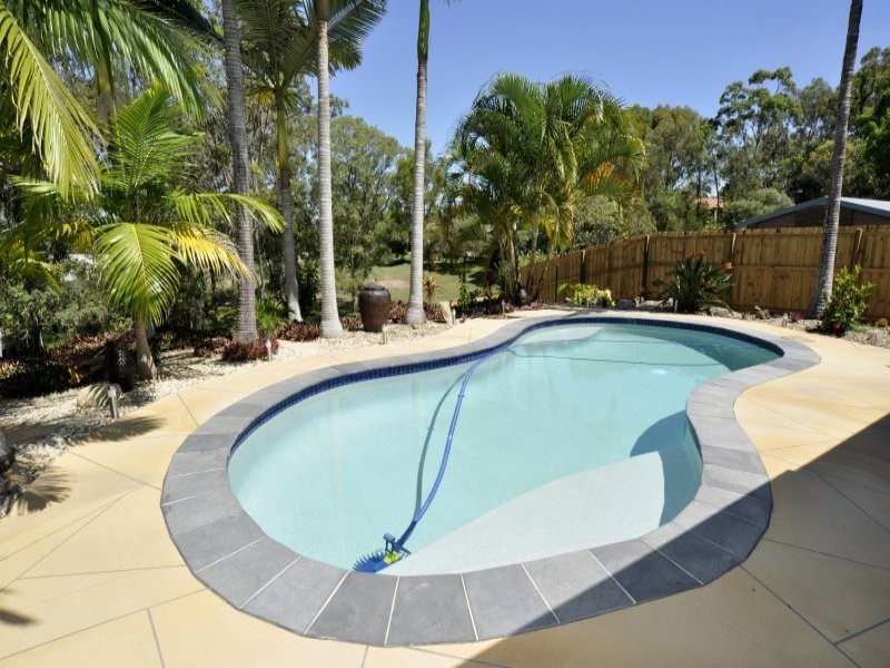 13 Armidale Crescent, Helensvale QLD 4212