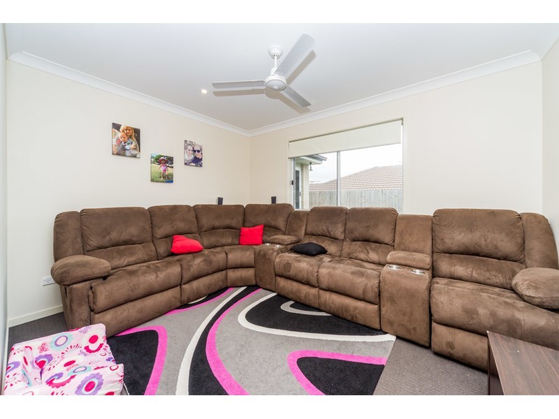11 Cairnlea Drive, Pimpama QLD 4209
