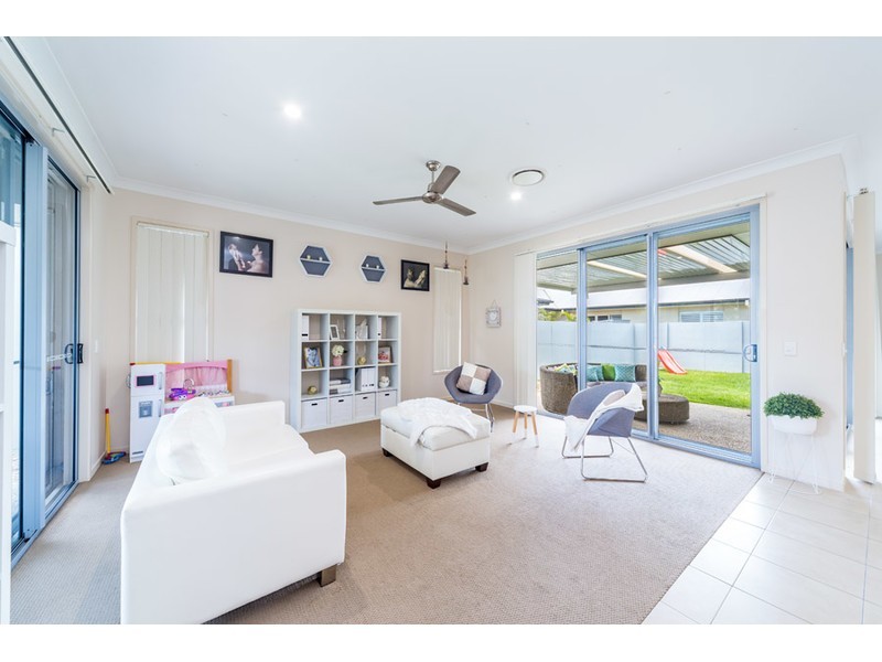 4 Settlers Avenue, Maudsland QLD 4210