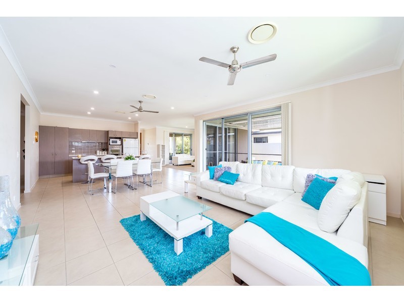 4 Settlers Avenue, Maudsland QLD 4210