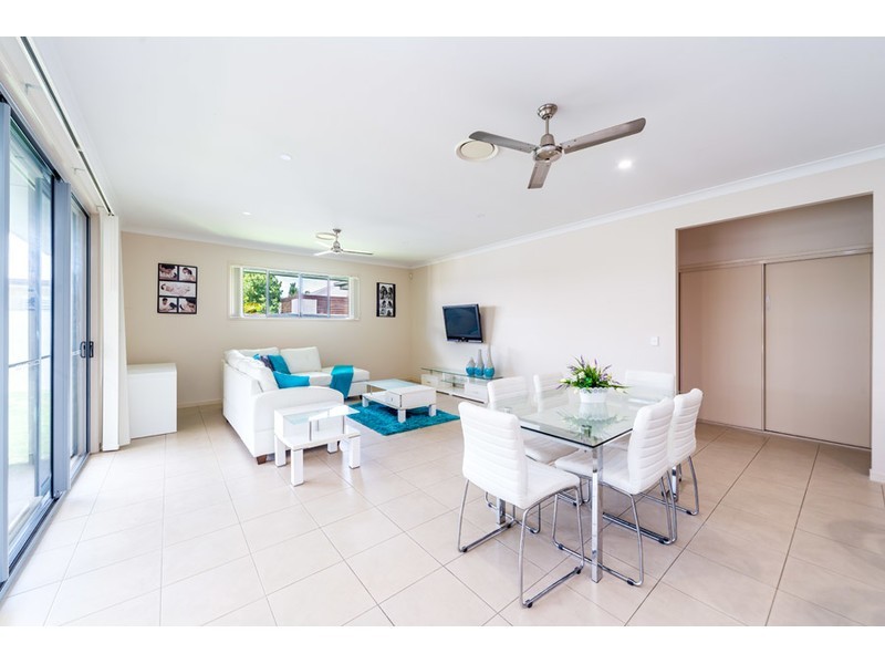 4 Settlers Avenue, Maudsland QLD 4210