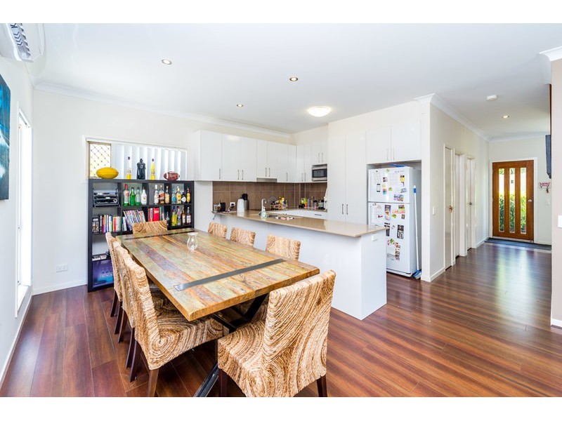 1/18 Fourth Avenue, Labrador QLD 4215