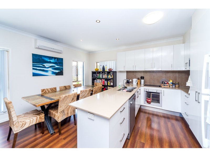 1/18 Fourth Avenue, Labrador QLD 4215