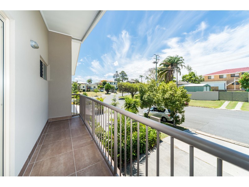1/18 Fourth Avenue, Labrador QLD 4215