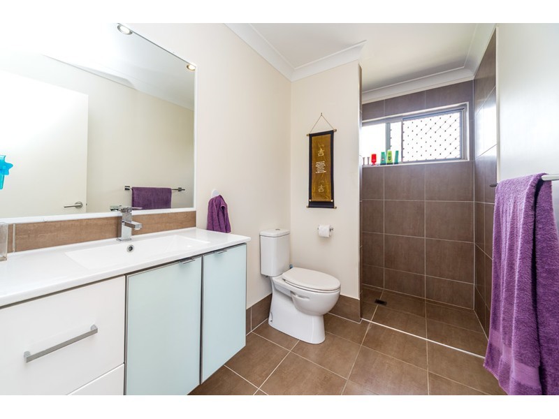 1/18 Fourth Avenue, Labrador QLD 4215