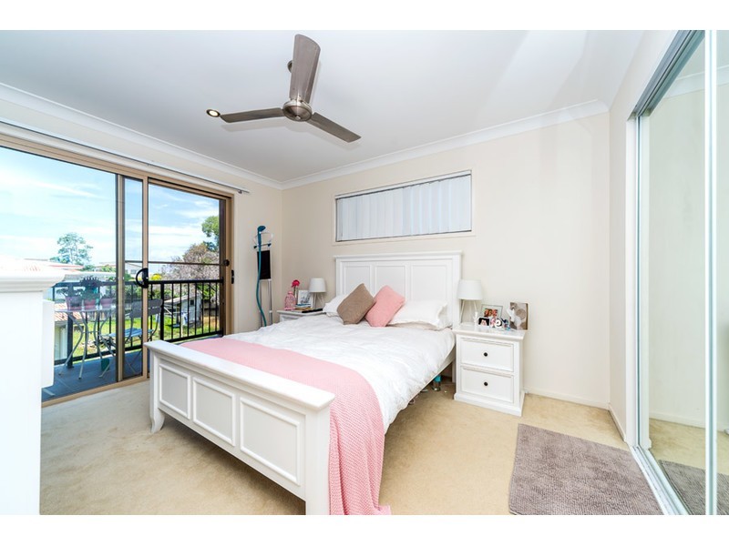 1/18 Fourth Avenue, Labrador QLD 4215