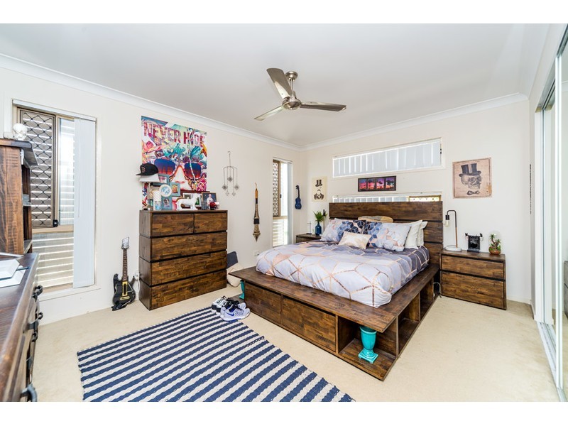 1/18 Fourth Avenue, Labrador QLD 4215