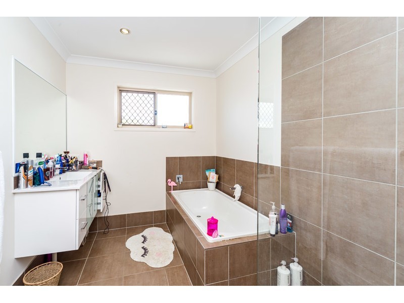 1/18 Fourth Avenue, Labrador QLD 4215