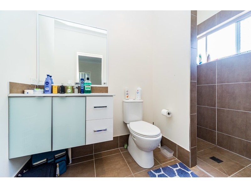 1/18 Fourth Avenue, Labrador QLD 4215