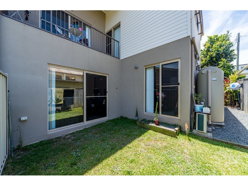 1/18 Fourth Avenue, Labrador QLD 4215