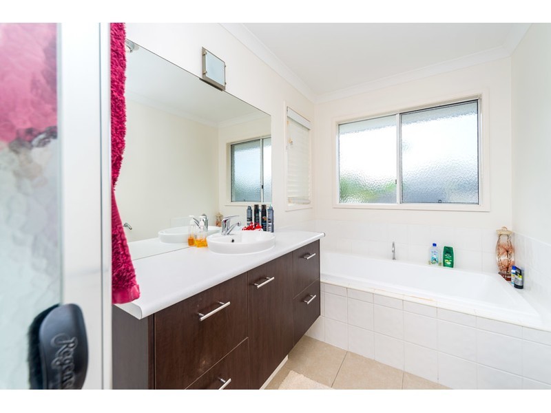 54 Brittany Drive, Oxenford QLD 4210