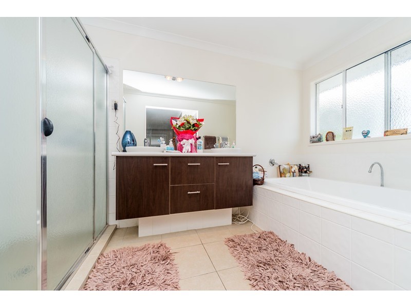 54 Brittany Drive, Oxenford QLD 4210