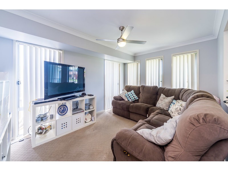 5 Kabi Place, Pacific Pines QLD 4211