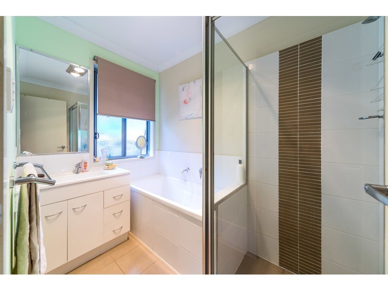 5 Kabi Place, Pacific Pines QLD 4211