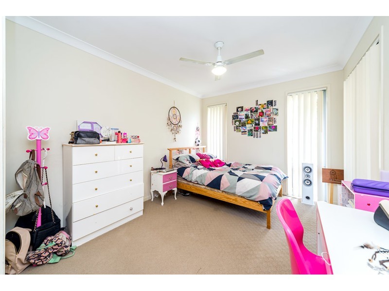 5 Kabi Place, Pacific Pines QLD 4211