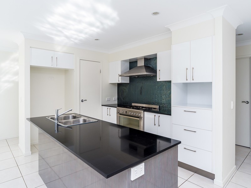 4 Summerstone Place, Maudsland QLD 4210
