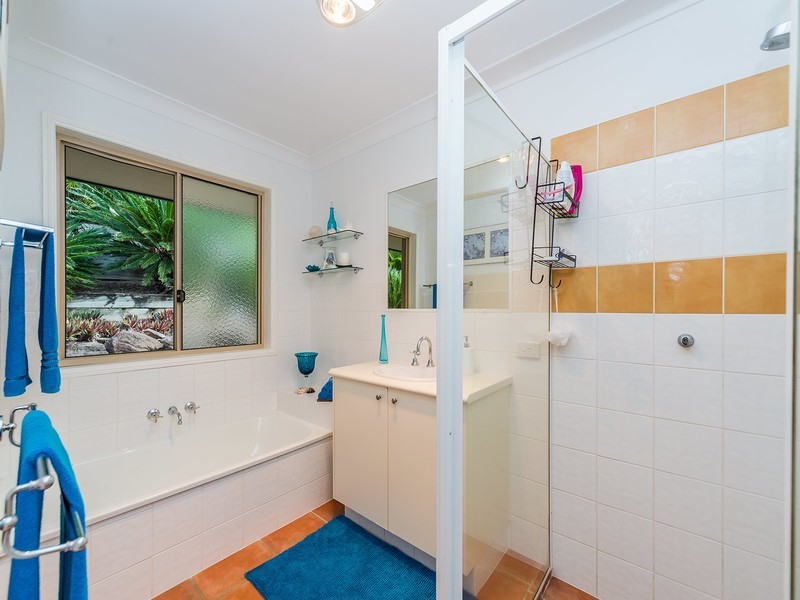 6 Woodbridge Place, Oxenford QLD 4210