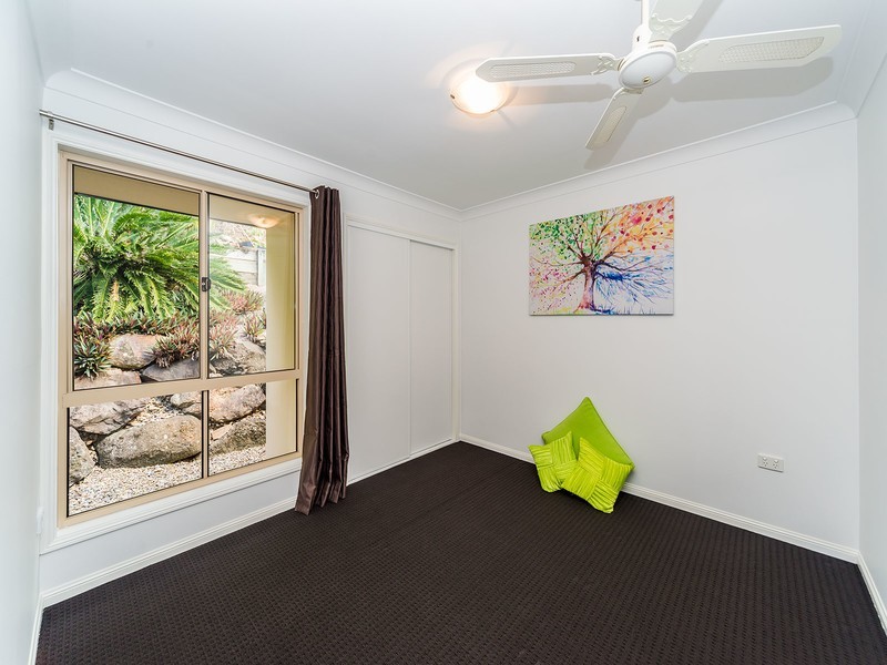 6 Woodbridge Place, Oxenford QLD 4210