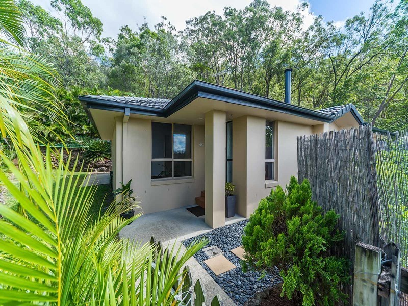 6 Woodbridge Place, Oxenford QLD 4210