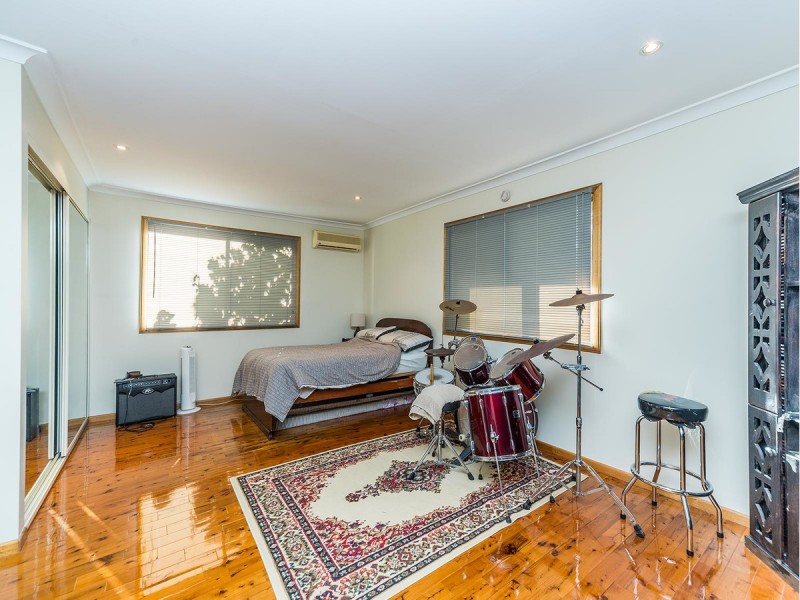 140 Glade Drive, Gaven QLD 4211