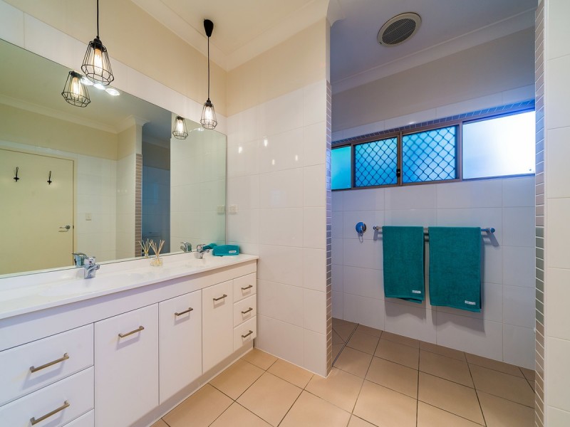 4 Savannah Avenue, Oxenford QLD 4210