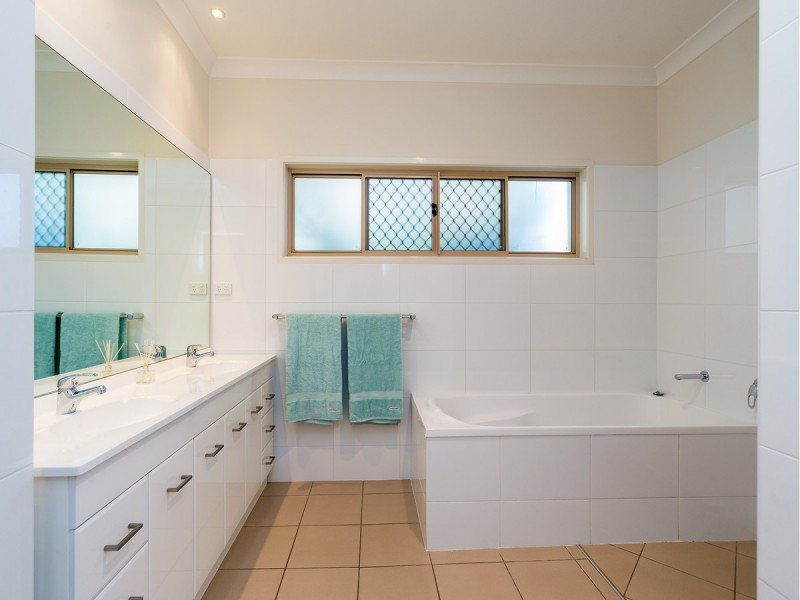 4 Savannah Avenue, Oxenford QLD 4210