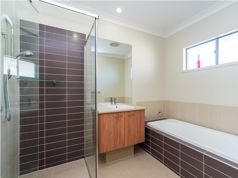 78 The Peninsula, Helensvale QLD 4212