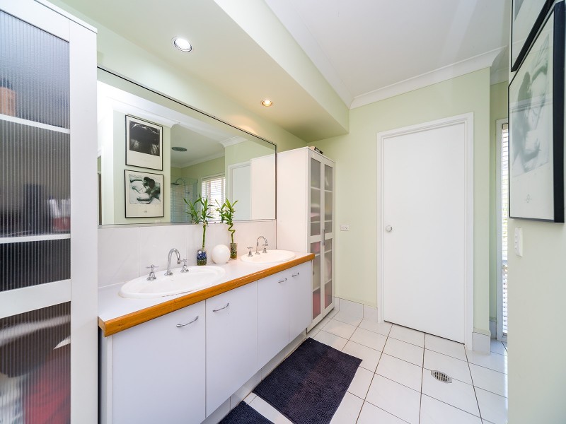 5 Lismore Drive, Helensvale QLD 4212