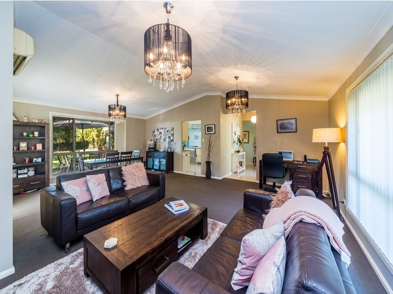 90 California Drive, Oxenford QLD 4210